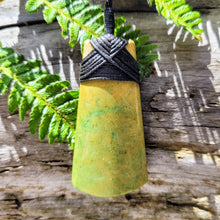 Load image into Gallery viewer, Toki - Azde NZ greenstone pendant. Hand carved. Symbolises strength, courage
