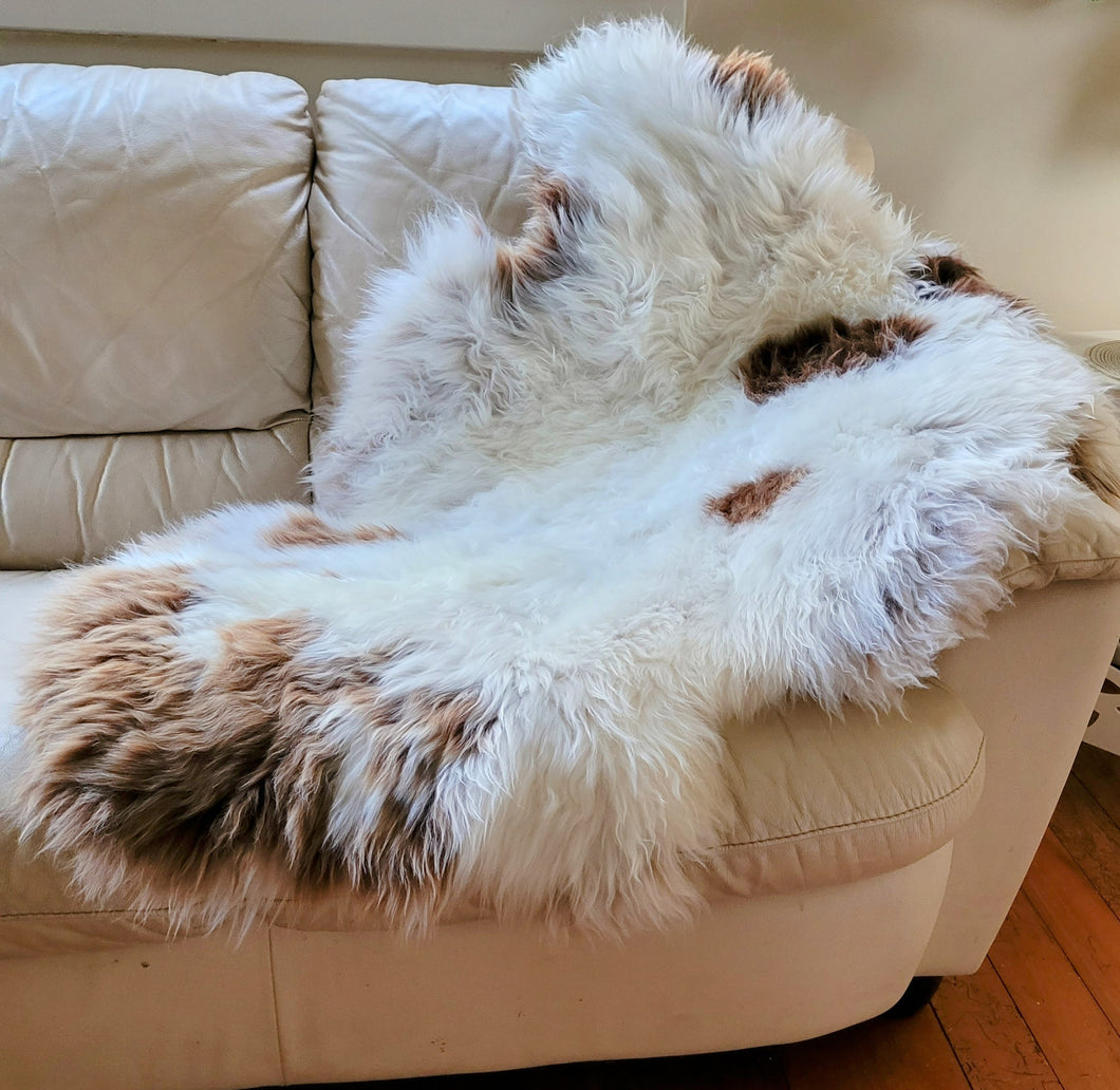 Naturally beautiful - undyed sheepskin rug. Extra large, Stunning ivory/white/tan. 120cm