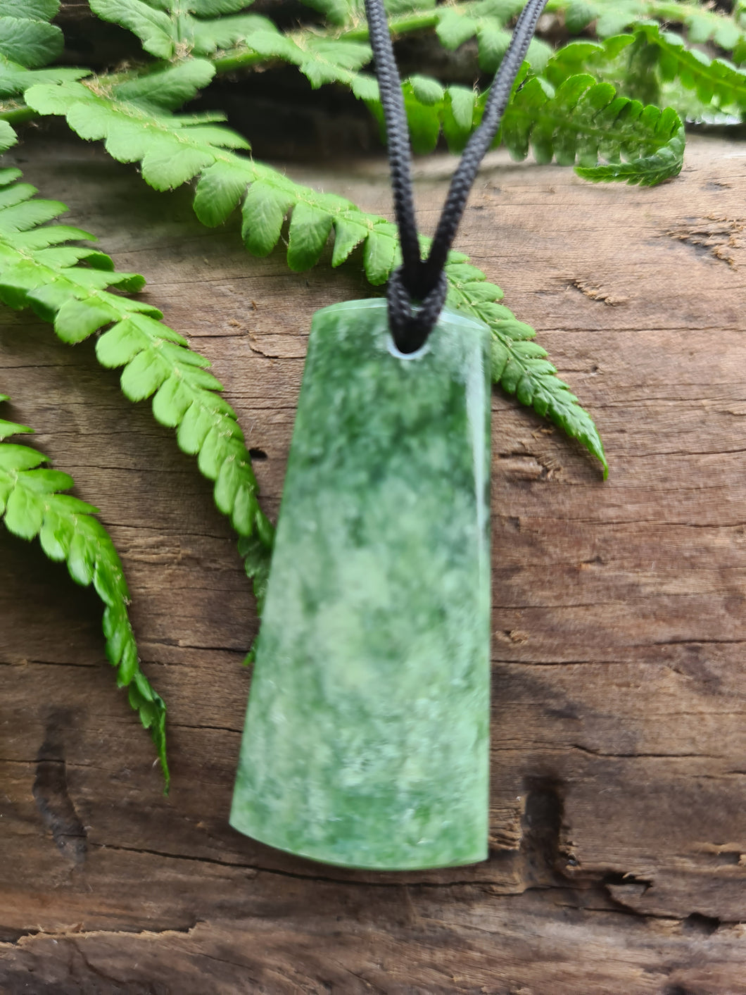 Toki - Azde NZ greenstone hand carved pendant. Symbolises strength, courage