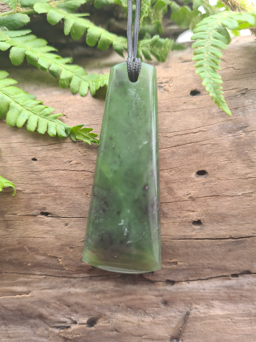 Toki - Azde. NZ greenstone hand carved. Symbolises strength, courage