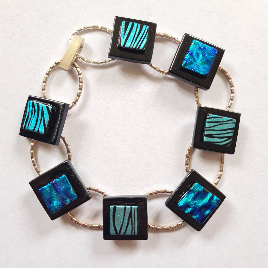 Bracelet - Elegant hand made glass bracelet